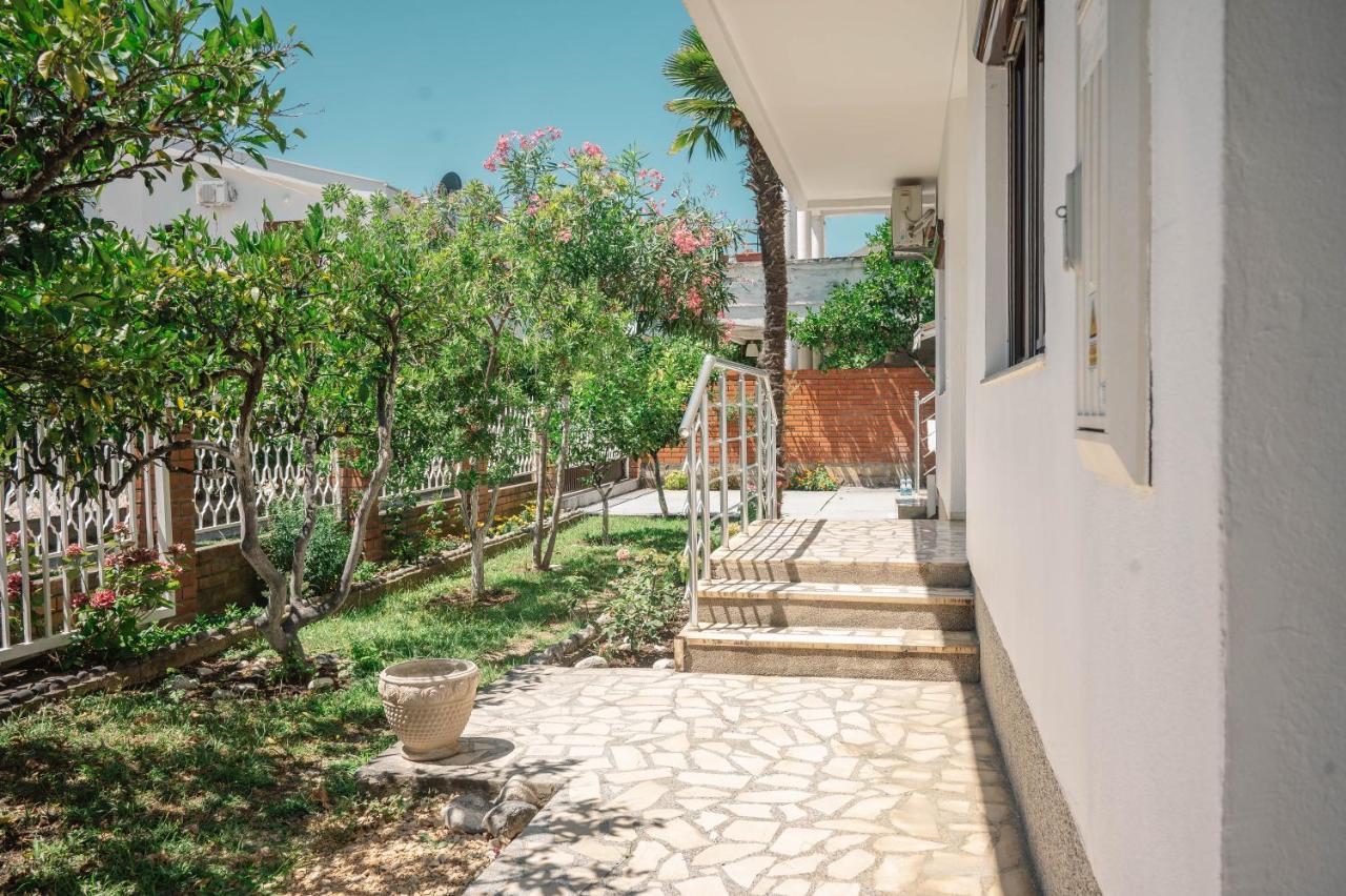 Vila Adriatik Ulcinj Bagian luar foto