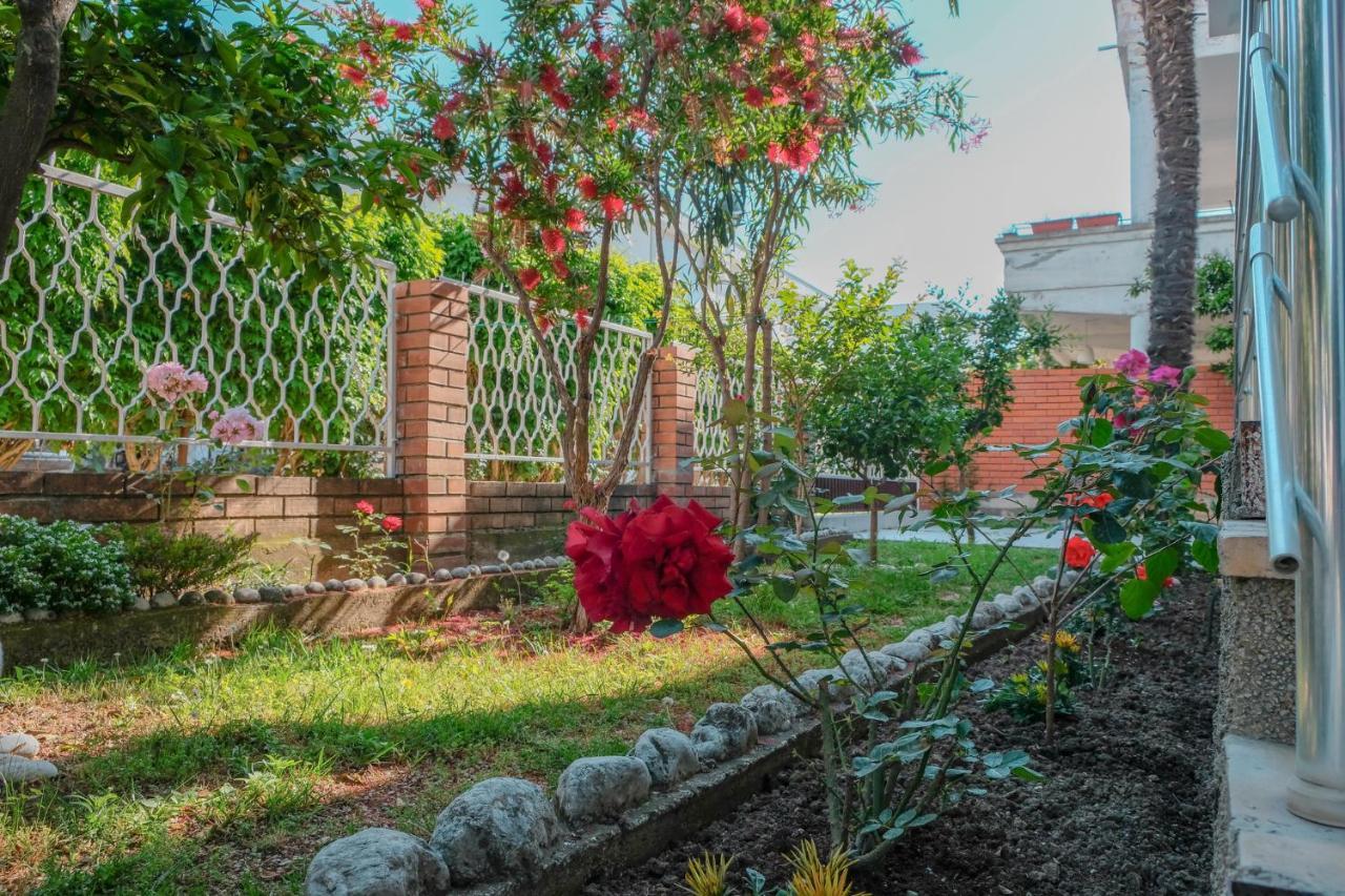 Vila Adriatik Ulcinj Bagian luar foto